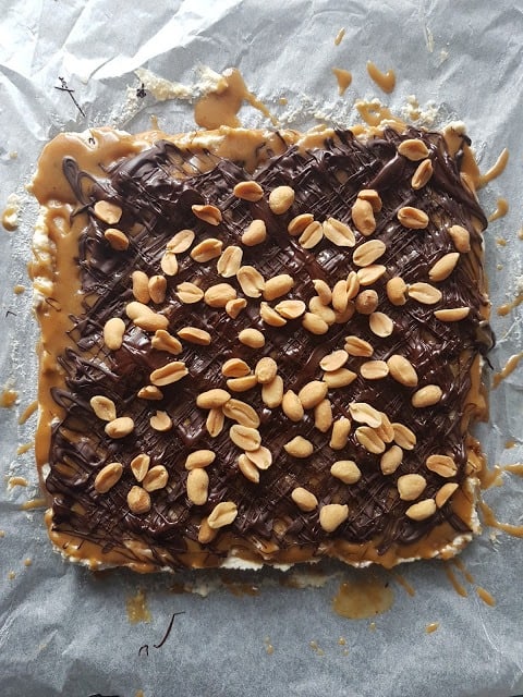 sernik snickers bez pieczenia